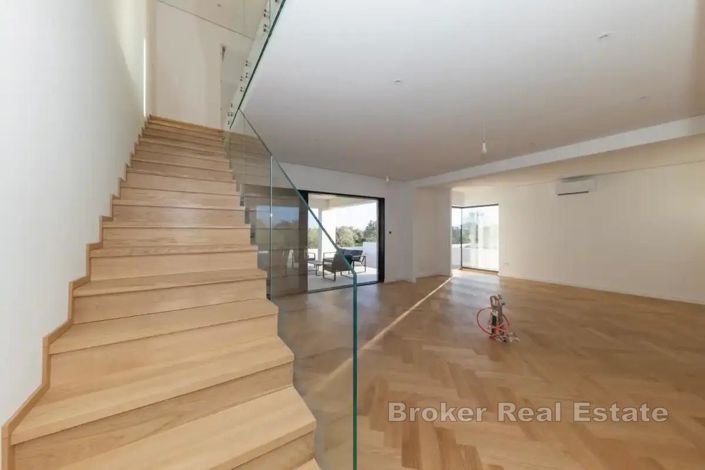 Image No.8-4 Bed Villa for sale