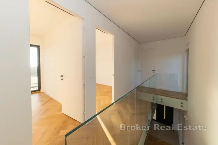 Image No.9-4 Bed Villa for sale