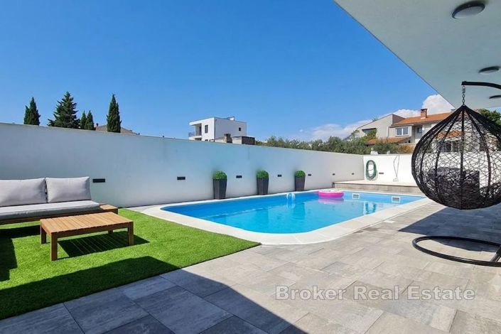 Image No.2-4 Bed Villa for sale