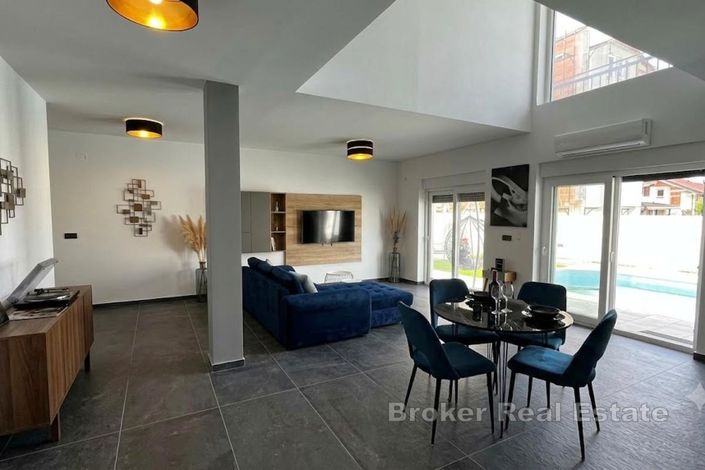 Image No.4-4 Bed Villa for sale