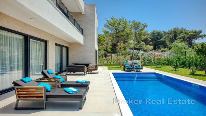 Image No.2-4 Bed Villa for sale