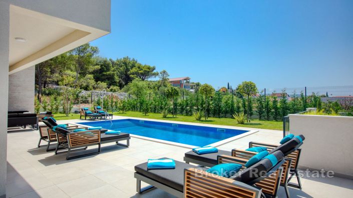 Image No.3-4 Bed Villa for sale