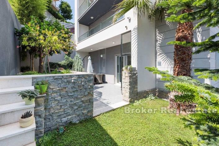 Image No.11-11 Bed Villa for sale