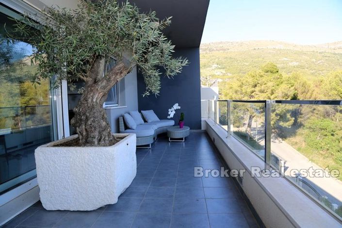 Image No.4-11 Bed Villa for sale
