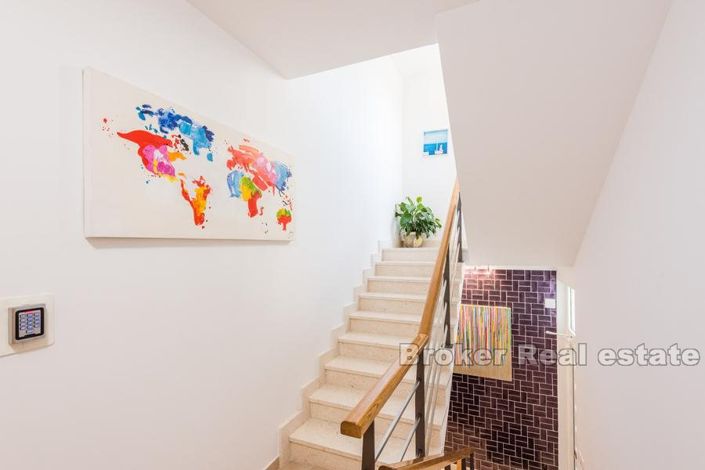 Image No.9-11 Bed Villa for sale