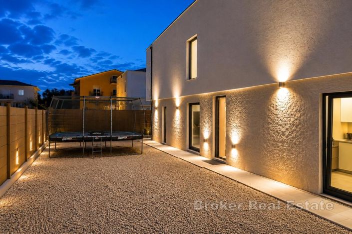 Image No.2-5 Bed Villa for sale