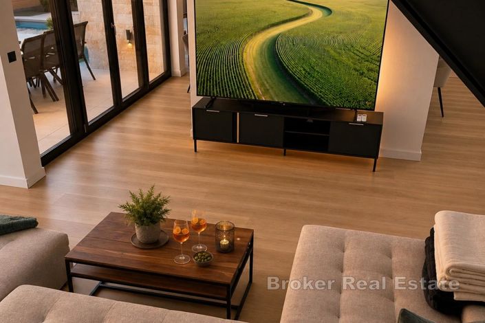 Image No.4-5 Bed Villa for sale