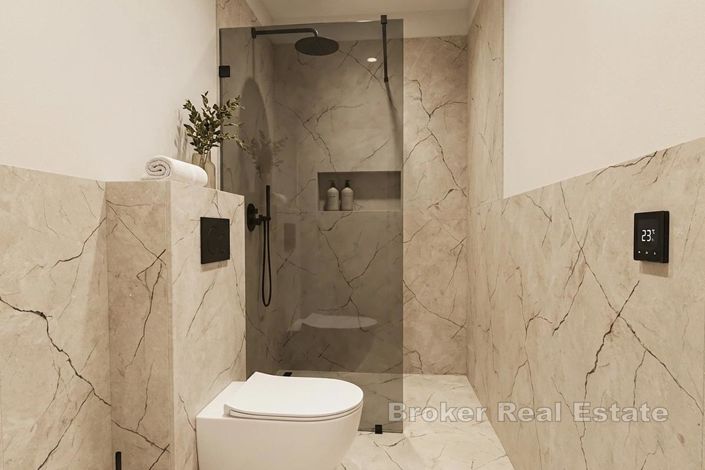 Image No.8-5 Bed Villa for sale