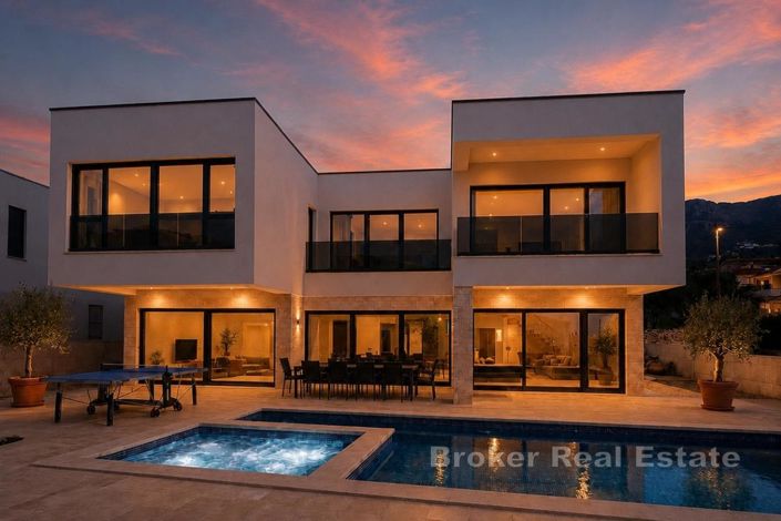 Image No.9-5 Bed Villa for sale