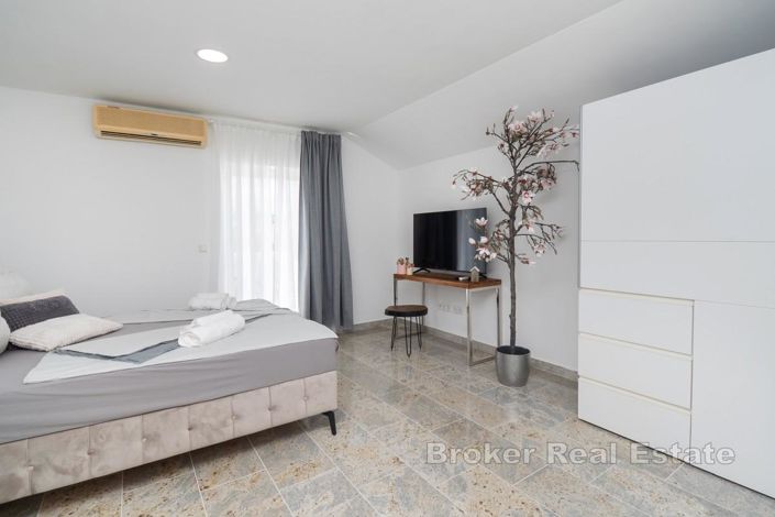 Image No.10-8 Bed Villa for sale
