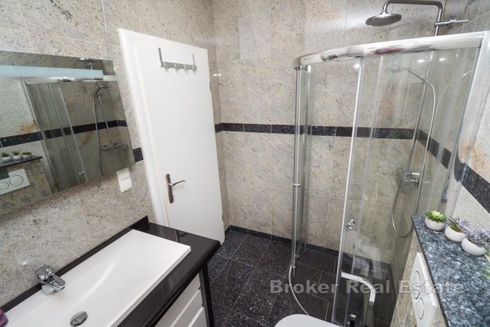 Image No.8-8 Bed Villa for sale