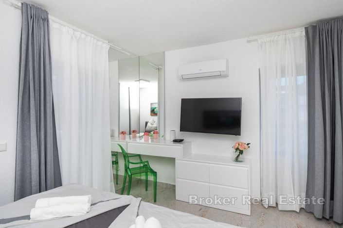 Image No.9-8 Bed Villa for sale
