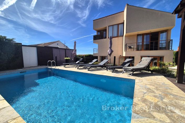 Image No.2-4 Bed Villa for sale
