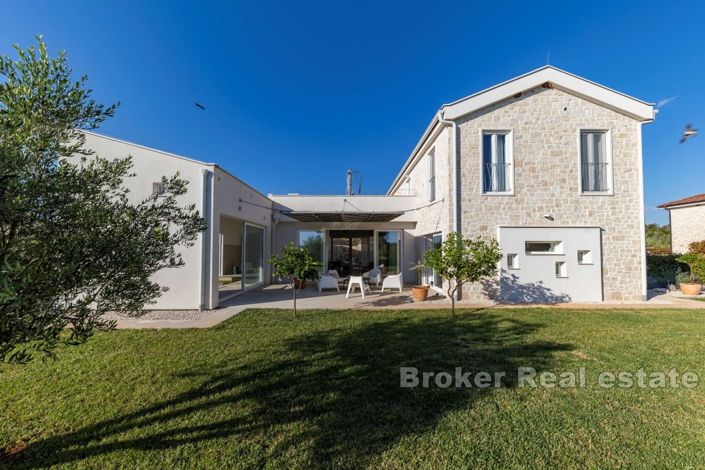 Image No.3-5 Bed Villa for sale