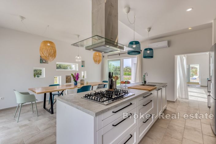 Image No.5-5 Bed Villa for sale