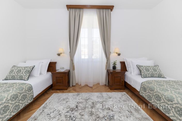Image No.5-9 Bed Hotel for sale