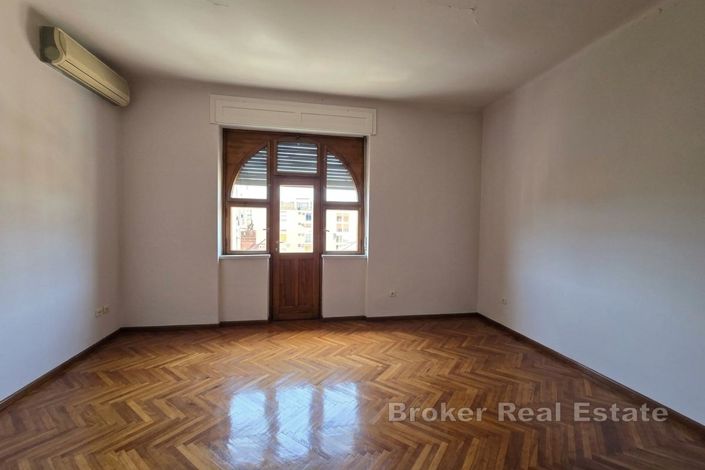 Image No.3-6 Bed Apartment for sale