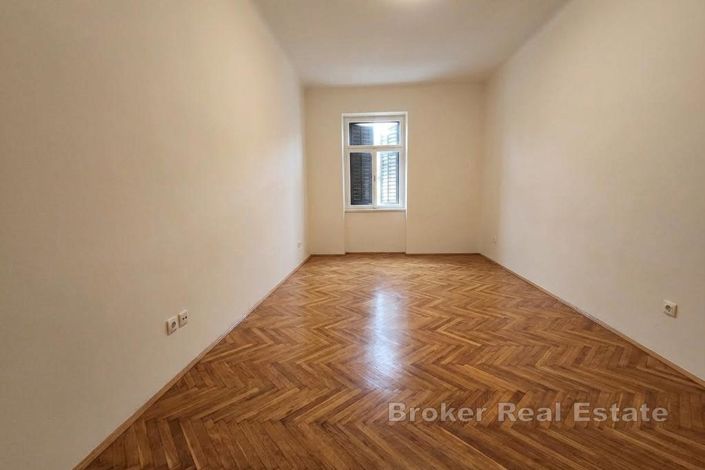 Image No.6-Appartement de 4 chambres à vendre à Lovret 