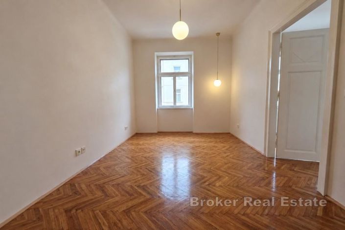 Image No.6-6 Bed Apartment for sale