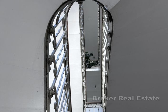 Image No.7-6 Bed Apartment for sale