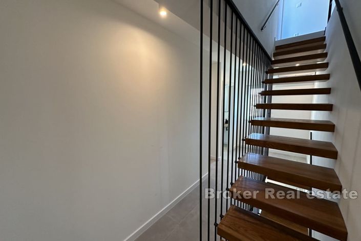 Image No.12-4 Bed Apartment for sale
