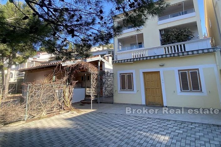 Image No.2-8 Bed Villa for sale