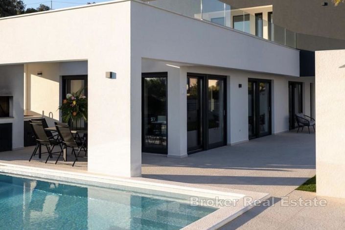 Image No.4-4 Bed Villa for sale