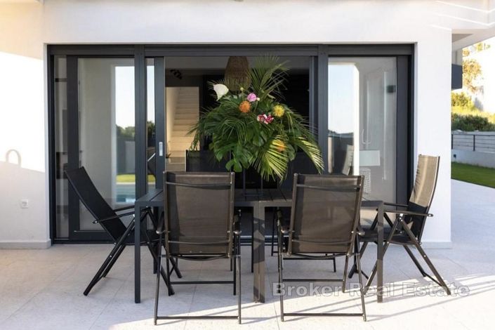 Image No.5-4 Bed Villa for sale
