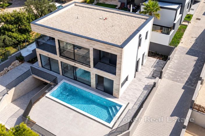 Image No.2-4 Bed Villa for sale