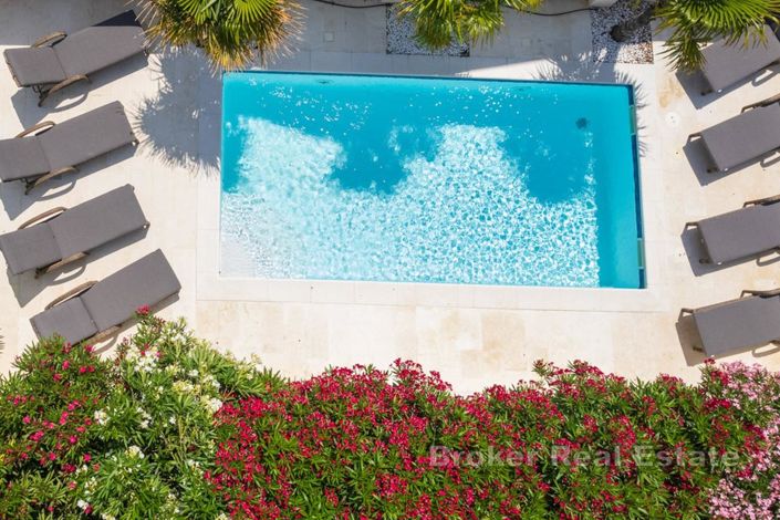 Image No.2-4 Bed Villa for sale