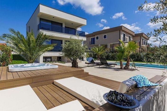 Image No.2-3 Bed Villa for sale