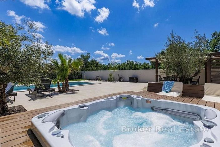 Image No.3-3 Bed Villa for sale