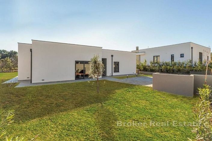 Image No.2-4 Bed Villa for sale