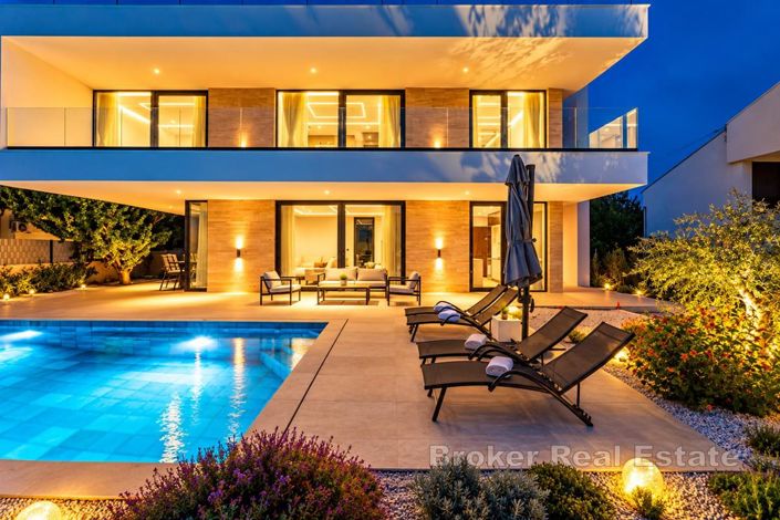 Image No.3-4 Bed Villa for sale