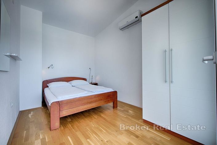Image No.12-8 Bed Villa for sale