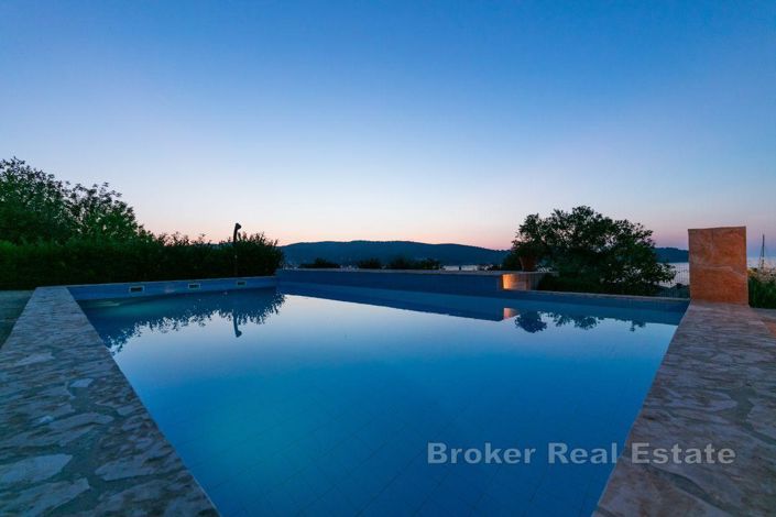 Image No.3-8 Bed Villa for sale