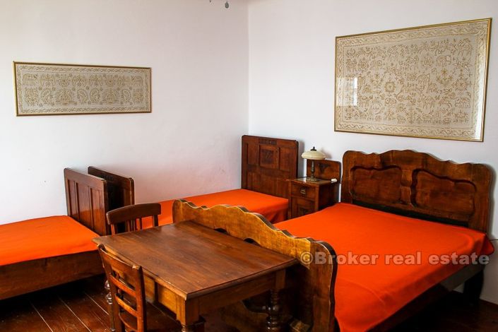 Image No.6-10 Bed Villa for sale
