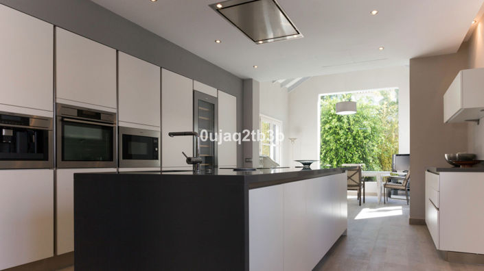 Image No.12-6 Bed Villa for sale