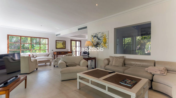 Image No.20-6 Bed Villa for sale