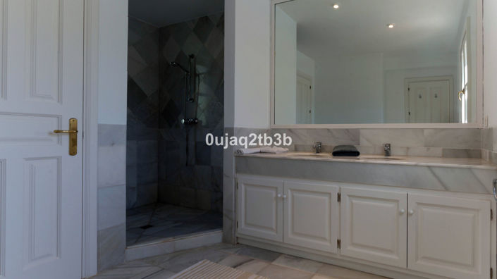 Image No.21-6 Bed Villa for sale