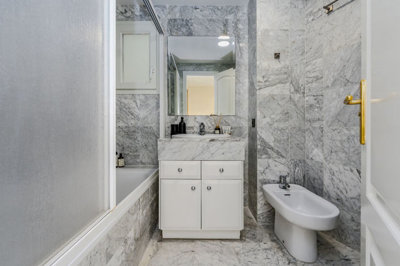 10-bb915d1cb19341576dcdc994b81ab9c5