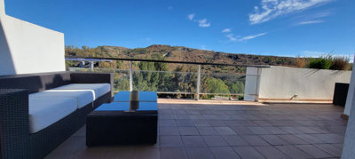 10-bb915d1cb19341576dcdc994b81ab9c5