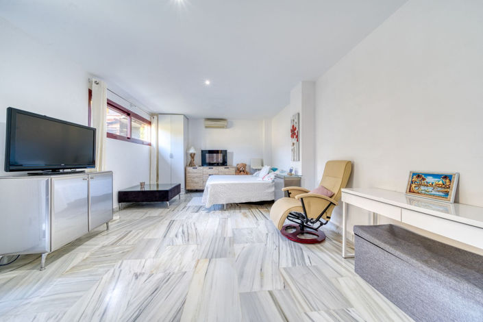 Image No.21-5 Bed Villa for sale