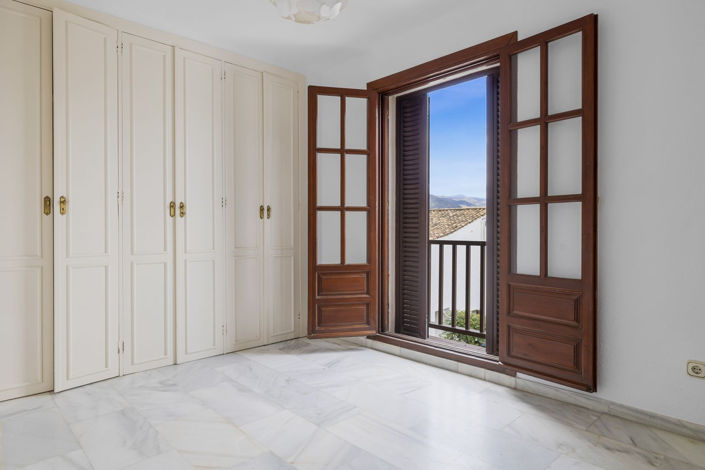 Image No.8-2 Bed Townhouse for sale