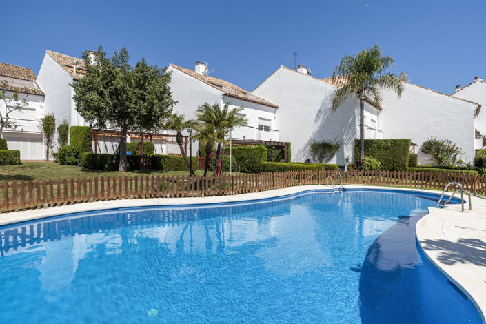 Image No.21-3 Bed Townhouse for sale