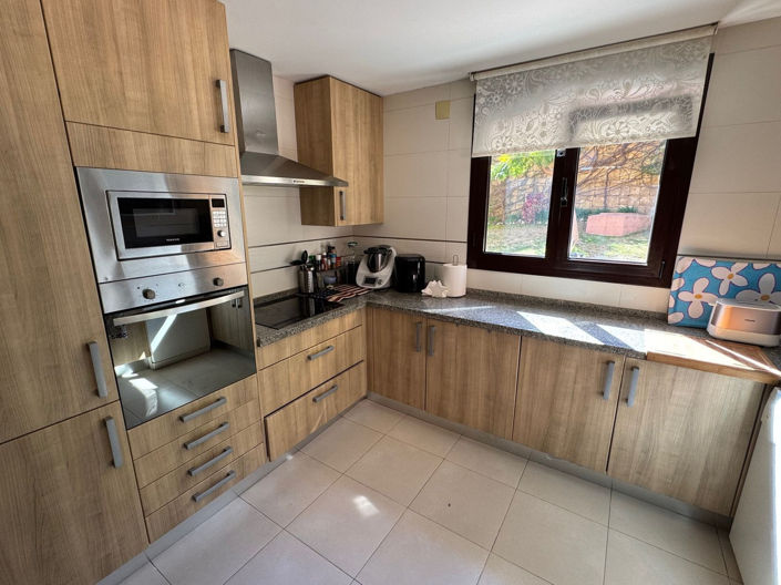 Image No.10-4 Bed Townhouse for sale