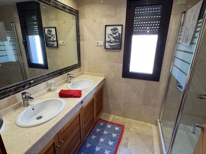 Image No.18-4 Bed Townhouse for sale