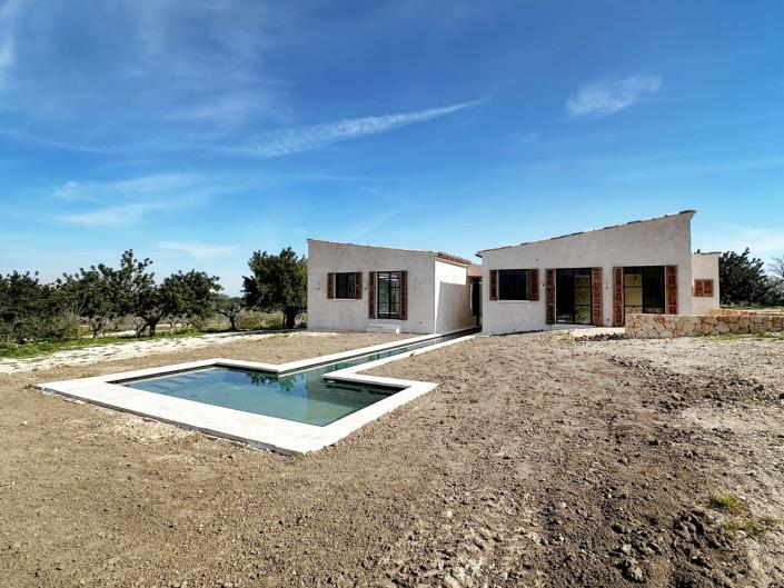 Image No.2-4 Bed Villa for sale