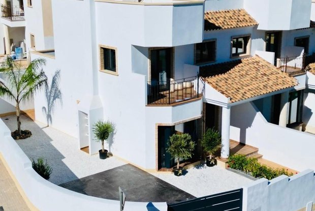 Image No.6-3 Bed Townhouse for sale