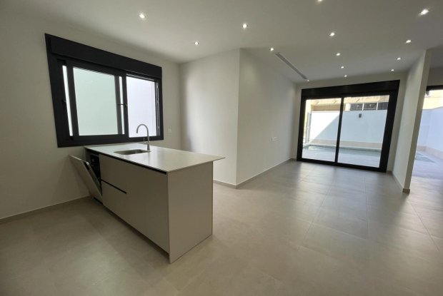 Image No.10-3 Bed Villa for sale